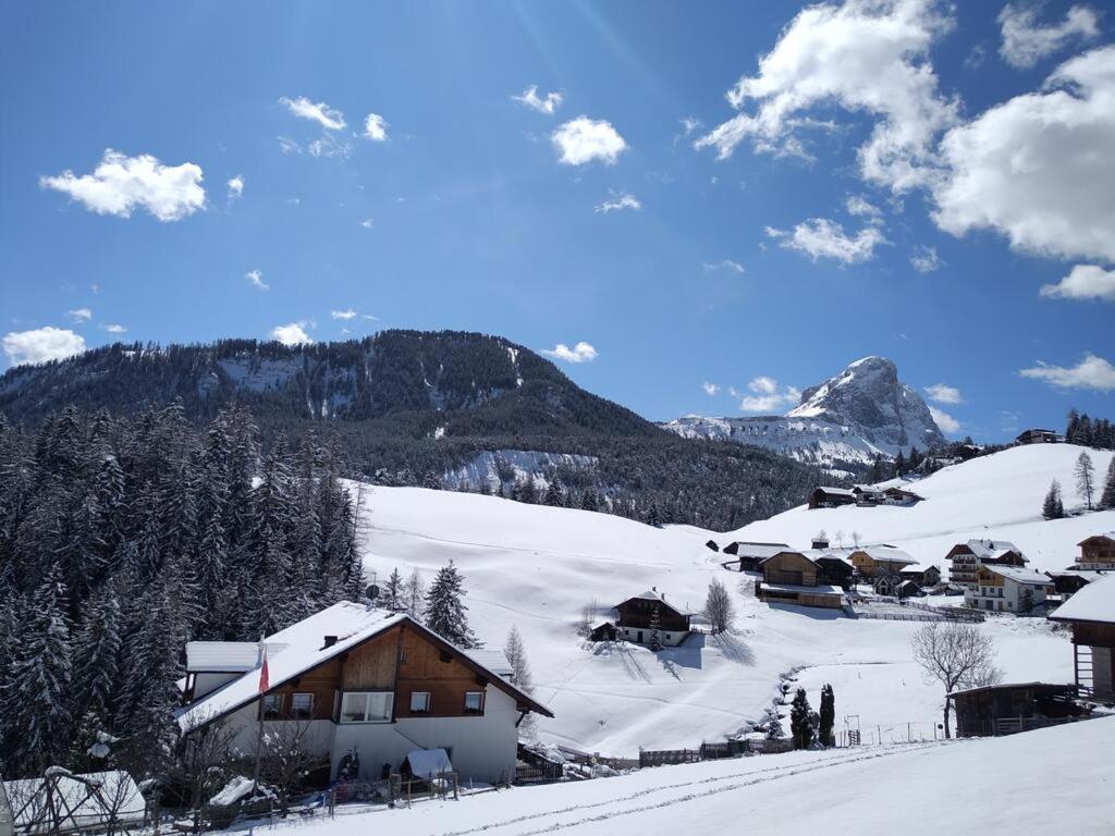 Haus Belodei - Apt A San Martino in Badia Kültér fotó